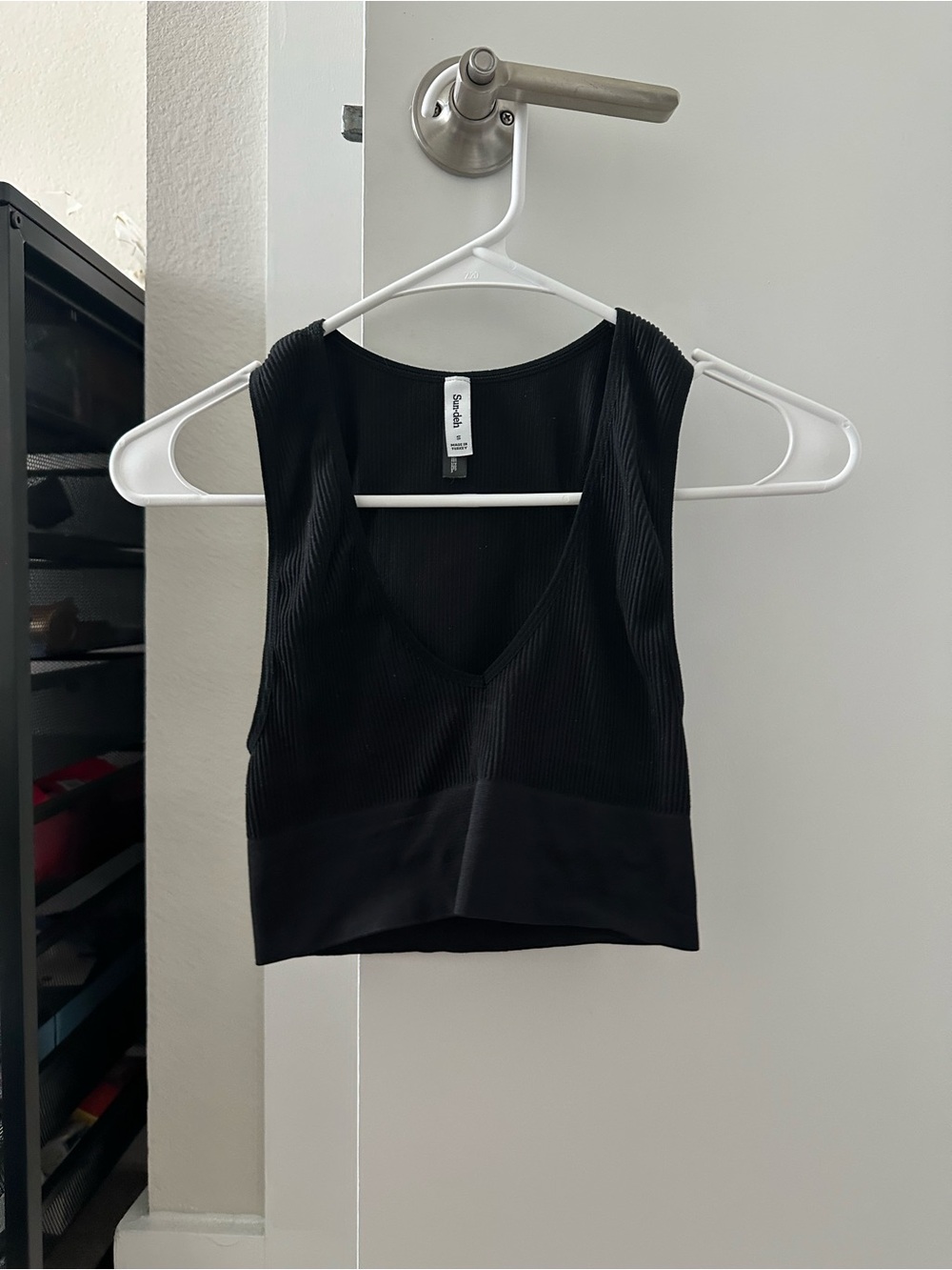 Aritzia Black Ribbed V-Neck Cropped Tank Top